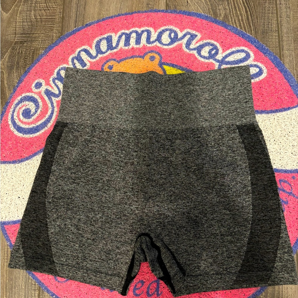Vs pink work out shorts/ biker shorts size small new no tags 🔥🔥🔥🔥